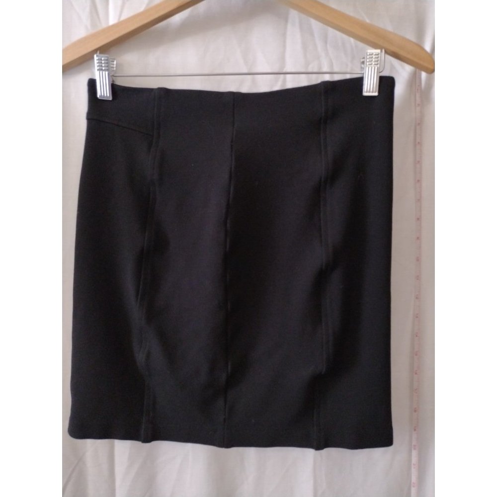 Black Gap Mini Skirt, Size M, 17" long, No sign of wear